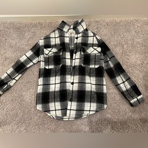 3/$20 🛍️ Women’s Flannel Size M